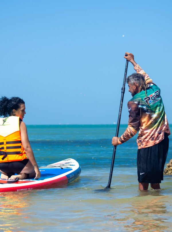 el point turismo private instructor giving paddle classes